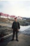 На фоне курсантстких жилых модулей.