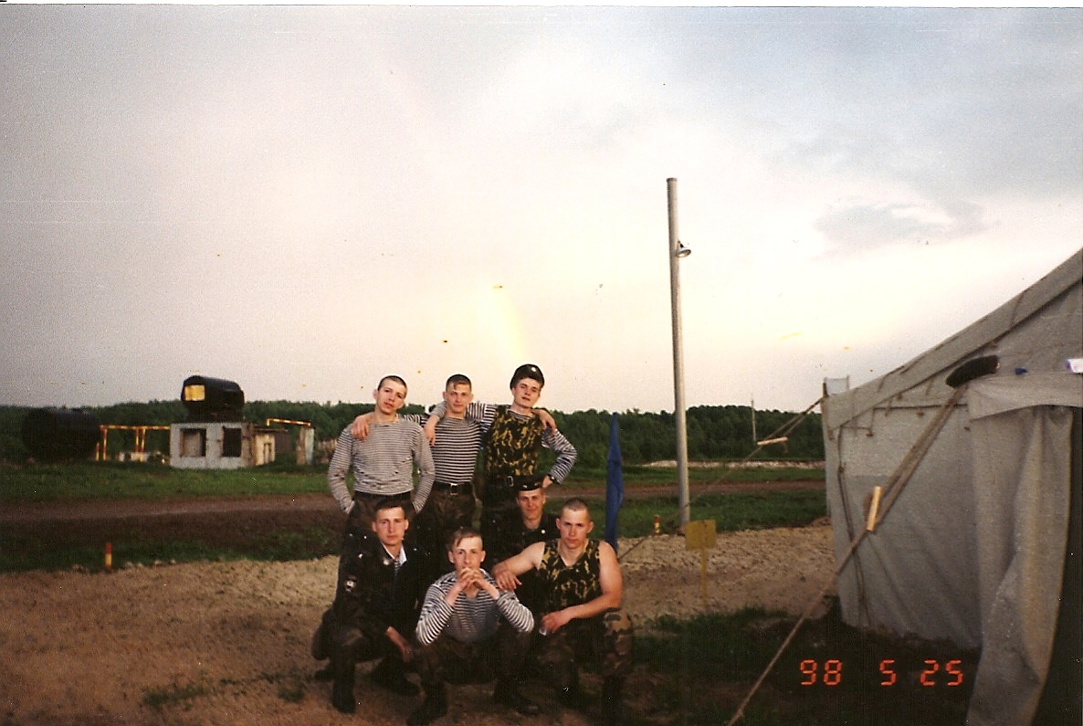 Возле палатки, Кураково, 1-й курс.