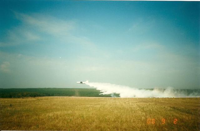 ИЛ-76 сливает 40 тонн воды